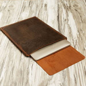 Manchons d'ordinateur portable matelassés faits à la main du fabricant pakistanais Tissu doux, style vintage, production de petits lots - Product Image 1