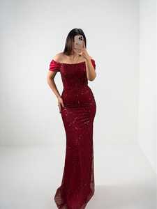 Vestido de Novia Moderno Premium Ajustado con Hombros Descubiertos, Elegante Vestido de Noche de Lujo con Cola Larga, Estilo de Diseñador - Product Image 3