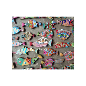 Artesanías decorativas colgantes de pescado de madera de fábrica de Vietnam, decoración del hogar de Loto Azul de Vietnam con tendencia caliente tallada - Product Image 1