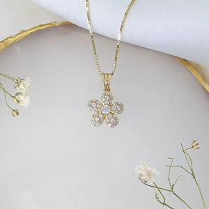 Collier pendentif fleur en or 14 carats avec diamant moissanite VVS de conception optimale pour femme, idée cadeau d'anniversaire à bas prix - Product Image 1