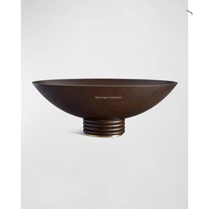 Cuencos de metal elegantes de forma redonda de bronce mate con base para el hogar y el restaurante Cuencos para servir comida y ensalada - Product Image 1
