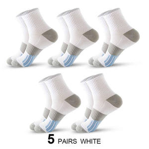 Calcetines atléticos de gimnasio de alta calidad para hombres Calcetines tobilleros de compresión deportivos al por mayor Diseño Blanco Negro Patrón de logotipo personalizado - Product Image 4