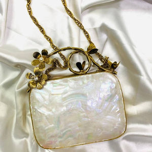 Bolso de Mano Tipo Clutch con Estampado Iridiscente de Madreperla, Hecho a Mano por R M INTERNATION, con Cadena Dorada, Monedero, Elegante Bolso de Novia - Product Image 1