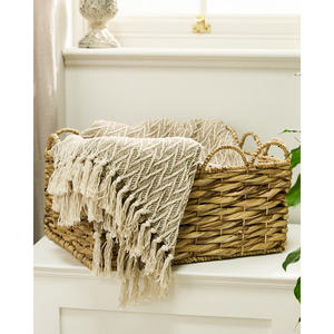 Paniers de rangement en jacinthe d'eau naturelle tressée à bords festonnés pour usage intérieur - Product Image 2