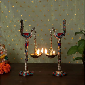 Estilo Art Deco, par Diya colgante de latón de 9 pulgadas, trabajo de piedras preciosas, diseño de pavo real, decoración Diya de latón estándar para Puja Pack 2 - Product Image 4