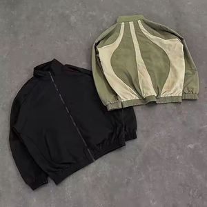 Conjunto Deportivo de Dos Piezas para Hombre, Chaqueta Cortavientos con Capucha y Pantalones Jogger, Estilo Urbano para Invierno, 100% Nailon - Product Image 2