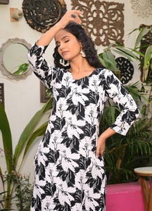 Conjunto de Kurta y Pantalón Recto con Estampado Abstracto Blanco y Negro para Mujer - Product Image 3
