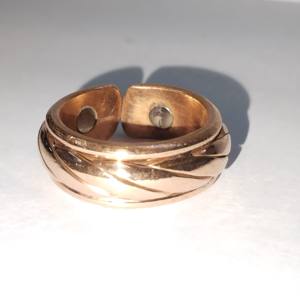 Anillo de Cobre Unisex, Anillo de Cobre de Lujo, Anillo Martillado a Mano, Anillo de Cobre Minimalista, Joyería Artesanal de Cobre, Anillo Martillado Rústico - Product Image 4