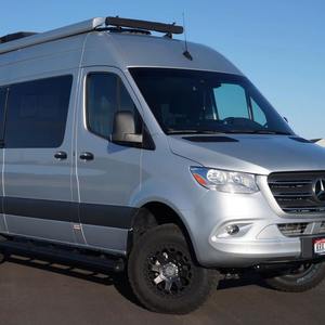 LUXURY RIDE 2022 Sprinter 2500 Thor Sanctuary 4x4 Camper Conversion, moteur Turbodiesel V6, 4 roues motrices - Product Image 1