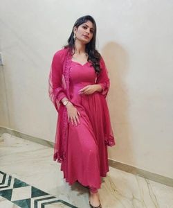 ชุดราตรียาวมีขอบปักสีส้มสวยดีไซน์ล่าสุดสำหรับผู้หญิงอินเดียเสื้อผ้าชาติพันธุ์ - Product Image 1