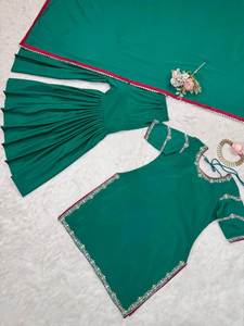 Dernier costume de créateur Sharara Tissu crêpe naturel avec paillettes et fil Vêtements de soirée élégants Dupatta pour femmes - Product Image 4