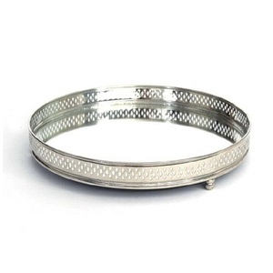 Plateau alimentaire en verre et aluminium argenté avec finition brillante, idéal pour les accessoires de cuisine et l'affichage élégant des aliments - Product Image 1