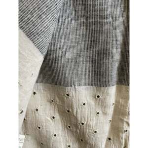 Écharpe en coton biologique tissée à la main, style à rayures miroir longues - Product Image 1