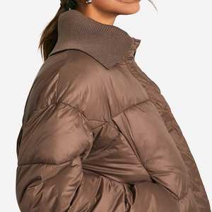 Chaqueta acolchada a granel para mujer, abrigo largo acolchado con capucha térmica cálida para invierno, moda ligera para exteriores, proveedores OEM personalizados - Product Image 5