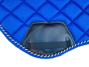 Ensemble de tapis de selle matelassé bleu roi avec doublure en polaire et extérieur en coton, protège-pattes assortis, protège-oreilles - Product Image 4