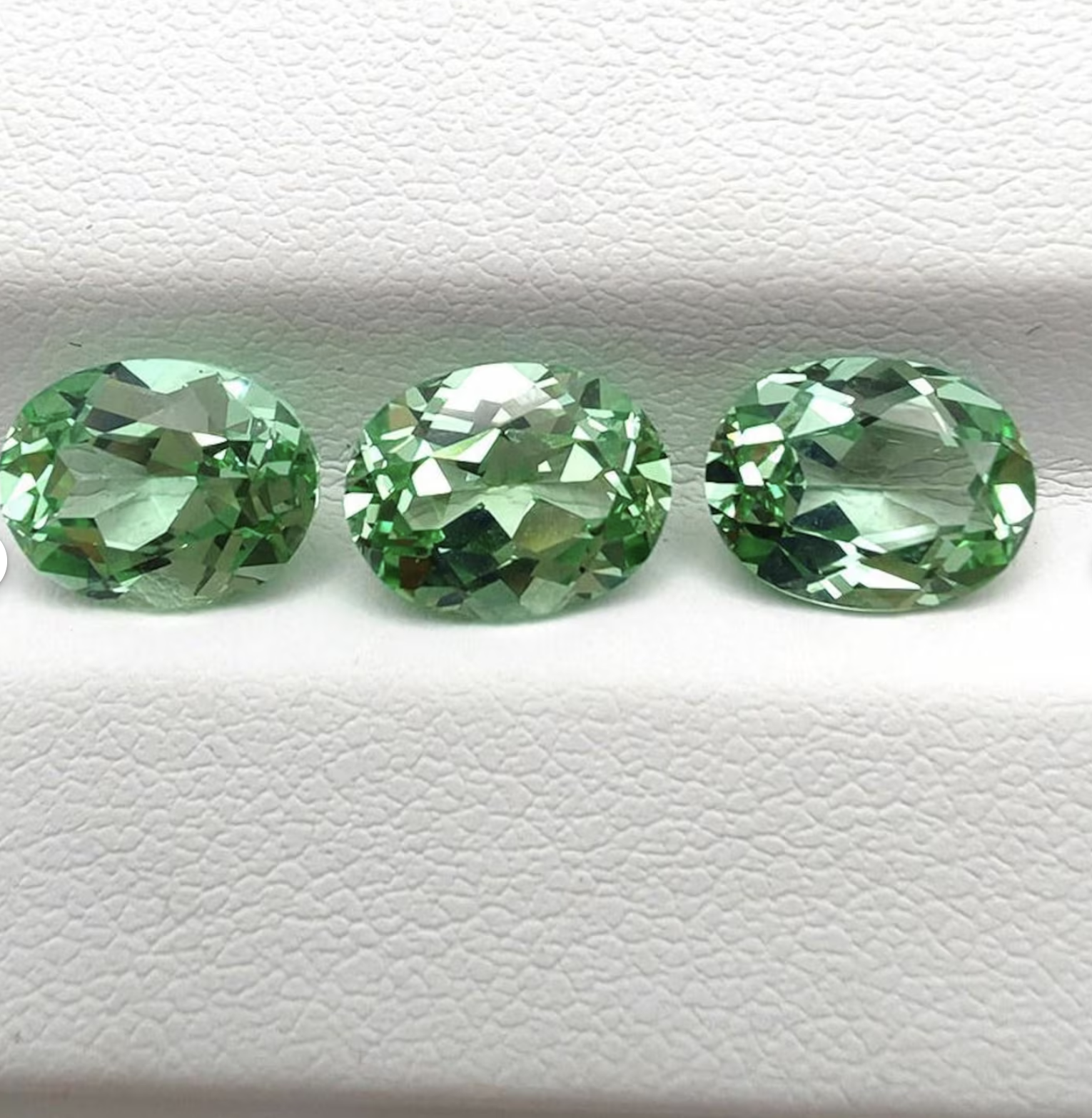 ไพลินสีเขียว