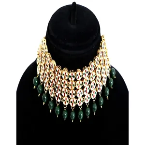Ensemble de bijoux fins bohèmes en Kundan vert, plaqué or 18 carats, collier, boucles d'oreilles, Maang Tikka pour les mariages - Product Image 3