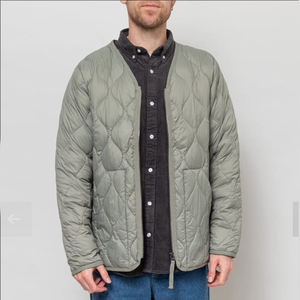 Veste matelassée en coton à col en V pour homme, personnalisée, pour l'hiver, fermeture éclair, respirante, coupe-vent, disponible en tailles courtes - Product Image 4