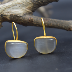 Joyería de latón chapado en oro de 18K para mujer al por mayor, Pendientes colgantes de piedra con base de latón - Product Image 1