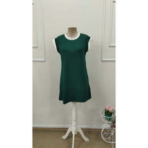 Vestido Corto de Crepé Brillante con Cuello Redondo y Mangas Cortas para Mujer, con Detalle de Puño en Contraste, 35972 - Verde - Product Image 3