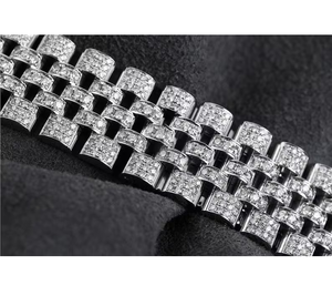 Elegante Reloj de Acero Inoxidable con Movimiento de Cuarzo, Esfera de Cristal y Diamantes de Moissanita para un Estilo Clásico Indio - Product Image 3