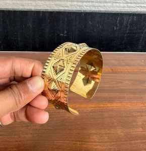 Brazalete de latón crudo de 69 mm con incrustaciones, brazalete tipo canal, brazalete ancho hecho a mano, estilo moderno, artesanía MS - Product Image 2