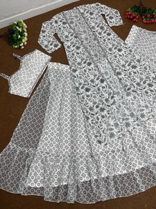 Nouvel arrivage Indo Western Palazzo Top Set avec haussement d'épaules ouvert à la mode de style traditionnel pour les fêtes de famille - Product Image 5