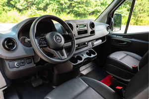 LISTO PARA CONDUCIR - USADO, VOLANTE A LA IZQUIERDA |   Mercedes-Benz Sprinter 4500 2021 con Cocina Móvil - Product Image 6