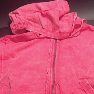 Sudadera con Capucha de Felpa Suave con Lavado Ácido para Mujer, Estilo Desgastado, Casual, Urbana, Ligera, Cómoda, con Logotipo Bordado en la Parte Delantera - Product Image 6