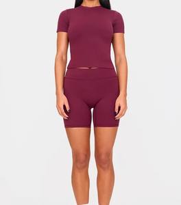 Pantalones cortos deportivos ligeros de secado rápido personalizados de servicio OEM para mujeres de cintura alta transpirable y estilo cómodo - Product Image 2