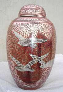 โกศใส่เถ้ากระดูกสำหรับมนุษย์และสัตว์เลี้ยงที่น่าจดจำลายนูนโลหะสีโบราณ - Product Image 5