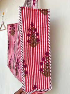Nouvelles rayures matelassées en coton fait main indien et sacs Jhola imprimés pour le marché - Product Image 2
