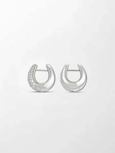 Pendientes Huggie Redondos con Domo de Nieve Esmerilado y Diamantes Cultivados en Laboratorio, 2.09 Ct, Color GH, Claridad VS, 138 Piedras, 16.5mm, Oro Blanco de 14K, Brillo Helado - Product Image 3