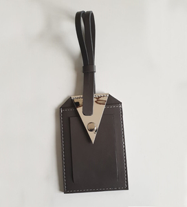 Etiquetas de equipaje de cuero PU personalizadas Etiquetas de identificación de viaje de cuero de imitación con correa ajustable - Product Image 1