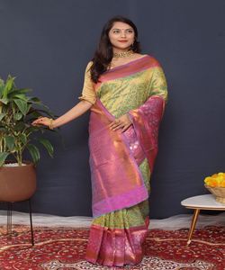 Sari en velours de soie rayonne orné de fleurs avec un design de chemisier, tenue de soirée, design moderne pour la saison des mariages - Product Image 6