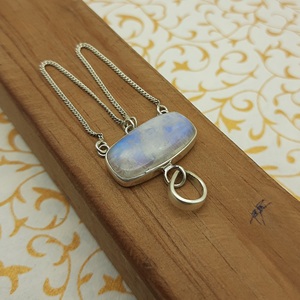 Collar con colgante de piedra lunar arcoíris natural en plata 925, venta al por mayor, colgante bohemio hecho a mano, joyería de plata de ley hecha a mano - Product Image 3