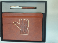 Dompet Agenda Pria Kulit PU Satin Pendek, Grosir Pabrik, Dapat Disesuaikan, Anti RFID, Kancing Logam Terbuka, Kantong Belakang
