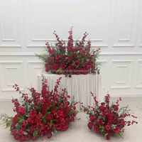 Chemin de table luxueux en roses rouges artificielles en cascade, rangée de fleurs en soie pour arrangements floraux de mariage, décoration d'événements, de fêtes et de banquets