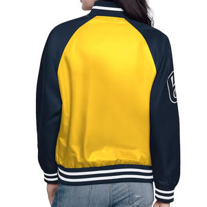 Chaqueta de béisbol de satén de alta calidad para mujer Chaquetas universitarias bordadas en tallas grandes Servicio OEM para la temporada de invierno - Product Image 4