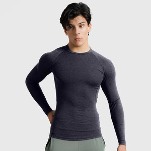 Vente en gros de sous-vêtements de compression personnalisés Protection solaire à séchage rapide disponible en design sans manches à manches longues Fabriqué au Pakistan - Product Image 1