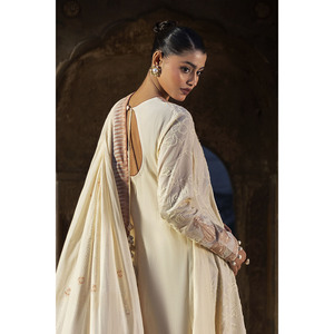 ชุดสูทผ้าลอนปักลาย 3 ชิ้นสำหรับผู้หญิง พร้อมผ้าคลุมไหล่พิมพ์ลายเคลือบเงา รุ่น DN-62038 - Product Image 1