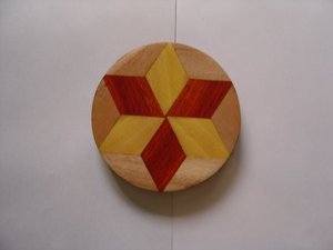 ถาดรองแก้วไม้สี่เหลี่ยมฝังเรซินสีเทาคลาสสิก (ชุด4ชิ้น) ผิววอลนัททนความร้อนและเป็นมิตรกับสิ่งแวดล้อม - Product Image 3