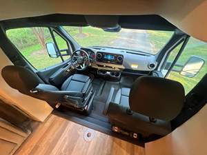 รถบ้านมอเตอร์โฮม Tiffin Wayfarer 25QW รุ่นปี 2020 Sprinter 3500XD วิ่งมาแล้วประมาณ 5,100 ไมล์ เครื่องยนต์เทอร์โบดีเซล V6 - Product Image 3