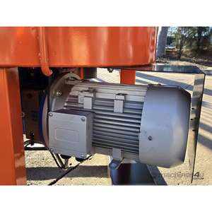 Malaxeur à béton Howo SM-340-415v à déchargement manuel, construction en acier, état neuf, moteur et pompe inclus - Product Image 1