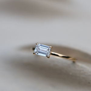 แหวนหมั้นเพชรโมอีส1กะรัตมรกตขนาดเล็กวงโซลิแทร์1.6มม. ละเอียดอ่อนมีการรับรองกรงเล็บตะวันออกตะวันตกสี่อัน - Product Image 2