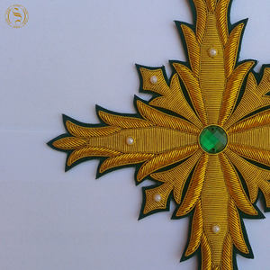 Nuevas cruces y emblemas de PU bordados hechos a medida con logotipo personalizado y color de alta calidad a bajo precio al por mayor - Product Image 5