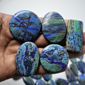 พลอยอะซูไรต์มาลาไคต์คุณภาพสูงราคาส่ง เกรดท็อป สีเขียวทรงหลังเบี้ย สำหรับทำเครื่องประดับ วัสดุเปลือกหอยธรรมชาติ - Product Image 3