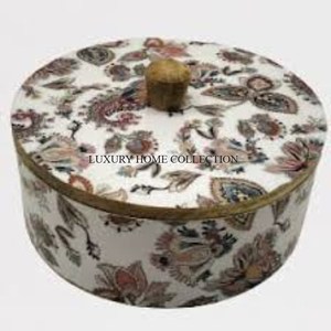 Boîte à roti élégante en métal et en bois avec intérieur antiadhésif lisse et couvercle hermétique pour garder les rotis frais, doux et chauds tout au long de la journée - Product Image 4