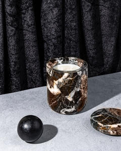 Pot à bougie en marbre élégant par H.M.A Handicrafts - Porte-bougie parfumé écologique pour la décoration de la maison de Pâques, relaxation moderne, résistant à la chaleur - Product Image 1