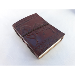 Diario de cuero repujado marrón - Product Image 1